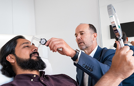 Male Rhinoplasty surgery consultation 01, Dr Jeremy Hunt Sydney